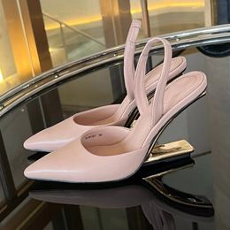 Designer Geklede schoenen Nieuwste mode Spitse tenen Gebeeldhouwd Metallic abnormale hakken slip op dia's hoge hakken kwaliteit echt lederen buitenzool Slingbacks sandaal