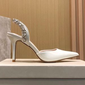 Designer Dress Shoes London 85 Patent Leather Crystal Strap Pumps Women Hoge Hakken met doos Wit Zwart Abrikoos Bourgundy Cho Womens Wedding Shoe Luxury Party Sandaal