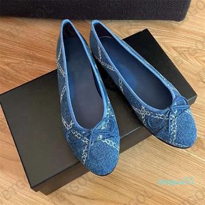 Chaussures habillées de créateurs Paris Femmes Ballet Flats Chaussures en cuir Slip Round Toe Ladies Party Locs Chaussures