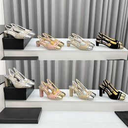 Chaussures de robe de créateur Femme Slingback en cuir Sandale Velvet Sandales Sandales Pumps de luxe Tlines Abricot Talons Borde
