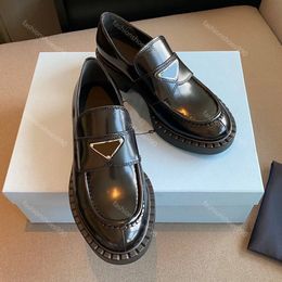 Designer Jurk Schoenen Dames Casual Loafers 100% Hoge Kwaliteit Monolith Logo Zwart Leer Verhoog Platform Schoen Sneakers Klassiek Patent Matte Trainers 35-42 Met Doos