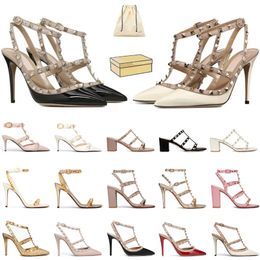 Chaussures habillées de créateurs Femmes Talons Hauts Sandales de luxe Rivets en cuir Boucle en métal Bout pointu Noir Nude Rose Glod Rouge Femmes Bureau Fête Mariage Talon Chaussure avec boîte