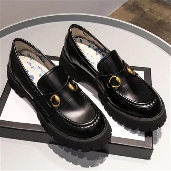 Chaussures habillées de créateurs Chaussures de semelle en cuir pour femmes Classic Classic Chaussures en cuir brillan