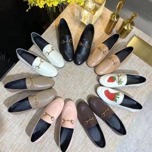 Designer Dress Shoes Women's Shoes 100% lederen metalen gesp Letter Flat Shoes Mules Princetown Men's Trapple Lazy Laafers Echte lederen zolen