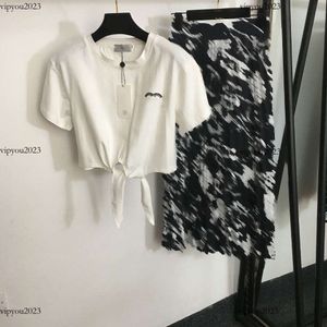 Robe de créateur woemen marque de vêtements pour femmes d'été 2 aciètes sott jupe moderne logo logo dames t-shirt fille jupe avril 25 avril