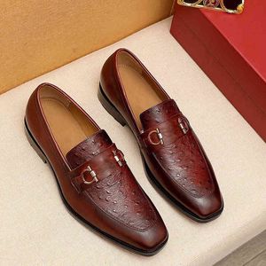 Designer Robes Chaussures Hommes Dressing Chaussures Embossed Upper Leather Designer Mocassins Brevet Noir Sandales 220704