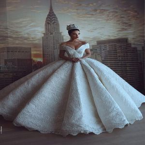 Designer Dubai Arabisch Luxe Baljurk Kanten Trouwjurken Schoudervrij Ruglooze Applique Kralen Kapeltrein Bruidsjurken Gowns257v