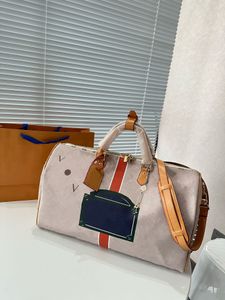 Designer Duffle Bag Crossbody Reistas Grote capaciteit Tas met naam Tap en Pieslot Ruim duurzame betrouwbare Bewaar Al uw behoefte Perfecte tas voor plezierreizen