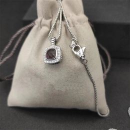Diseñador DY Luxury Top de alta calidad Dy Diamond Chain Collares para mujer Multicolor 925 Sterling Silver Square Cross Fashion Checklace Año nuevo