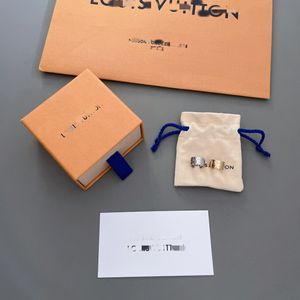 Designer oorclips asymmetrisch wit + goud twee kleuren damesmode draag eenvoudige oorclips Breng geschenkdoos mee