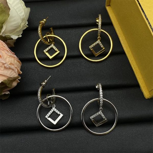 Pendiente de diseñador Moda Triángulo de oro Pendientes para mujer Perla de lujo Corazón Stud Señoras de moda 925 Plata Charm Loop Pendientes de diamantes -4
