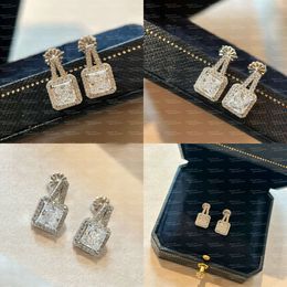 Diseñador Parring Stud Sier Top Womens Fashion Four Claws Four Square Diamond New T Classic 5 Pendientes de quilates Gorros de joyería con caja de calidad original