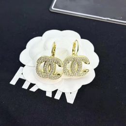 Pendientes de diseñador Pendientes de mujer Pendientes de diamantes con letras dulces de moda Accesorios de joyería