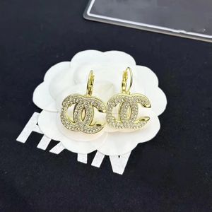 Boucle d'oreille design femmes boucle d'oreille mode douce lettre diamant boucles d'oreilles bijoux accessoires