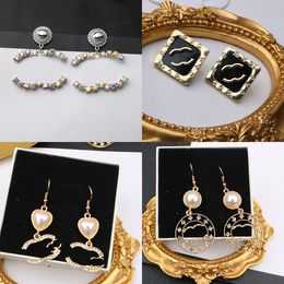 Pendientes de diseñador Estudio de letras de marca para mujeres Earings Luxuly Style Crystal Diamonds Parring Fashion Jewelry Accessorios