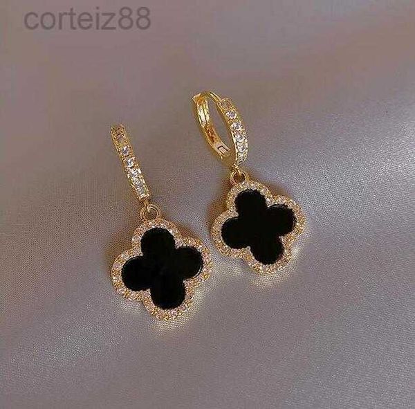 Boucles d'oreilles de créateurs Boucle d'oreille de trèfle pour femmes senior classique petit vent parfumé nouvelle bague d'oreille en or 18 carats lumière de luxe flash boucle d'oreille pour hommes