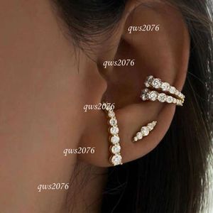 Boucles d'oreilles de créateur cloutées de diamant avec maille rouge, Clip en os multicouche sans trous d'oreille pour le sens de la mode haut de gamme des femmes