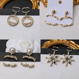 Boucles d'oreilles créatrices lettre d'oreille de boucle d'oreille 925 Silver Fashion Womens Metal Crystal Brand lettre de mariage Pearl Wedding Party Bijoux