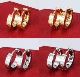 Pendientes de diseño Pendientes de lujo de moda Marca de plata dorada Joyería de alta calidad para mujer Pendiente de regalo de aniversario de boda de fiesta