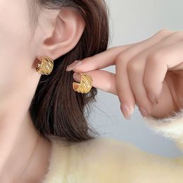 Boucles d'oreilles de créateurs pour femmes boucles d'oreilles en forme de C carré Hollow rétro exagéré de personnalité des boucles d'oreilles