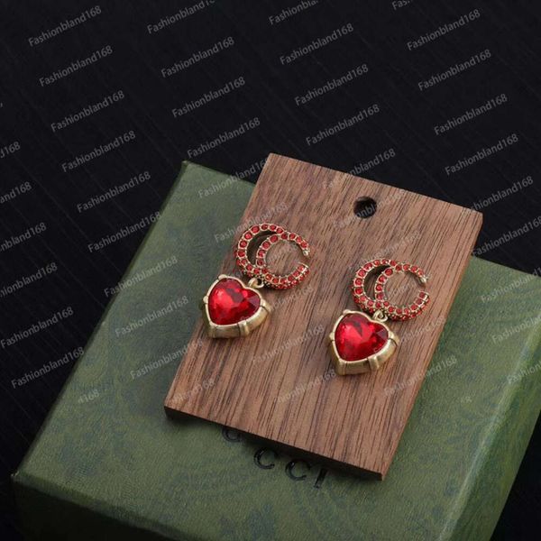 Boucles d'oreilles de styliste pour femmes, diamant rouge en forme de cœur, nouveau Design Unique en laiton et boucles d'oreilles pour dames, 2024