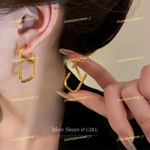 Boucles d'oreilles de créateurs pour femmes Lettre de mode V Éteinte Luxury Luxury Hoop Jewelry Metal Valens Tinoity Jewelry cadeau