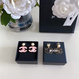 Boucles d'oreilles de créateur pour femmes, ensemble de bagues en perles et émail, bijoux monogramme avec boîte-cadeau pour cadeaux de la saint-valentin