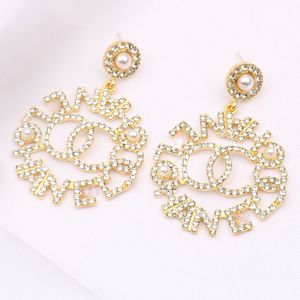 Boucles d'oreilles de créateurs Lettre Pendentif Boucles d'oreilles pour la mode Femme Cristal Strass Perle Boucle d'oreille Femmes Bijoux Accessoires Loves Cadeau 20 Style