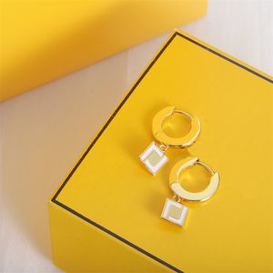 Pendientes de diseñador Pendientes de joyería de lujo para mujer Aro con caja de marca Pendientes de amor de oro F Pendientes 3 estilos Regalo de dama de niña
