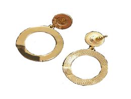 Pendientes de diseño Stud Classic Botón de doble letra Pendiente de oro con sello Regalo superior Aguja de plata 925 LC01 yamalang21069585