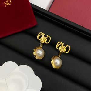 Boucles d'oreilles de créateur Stud pour femmes bijoux en or Fashion oreille goujons perle de marque vintage des oreilles de luxe et de bijoux en or Ving V cadeau de mariage d'oreille en or cadeau