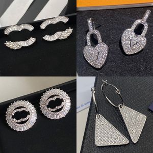 Boucles d'oreilles de créateurs Stud Luxe Femmes Mode Bijoux 18k Plaqué Or Cuivre Métal Cristal Perle Boucle D'oreille Femme Cadeaux De Noël Tidal Design