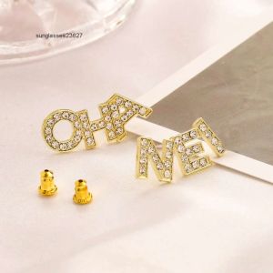 Boucles d'oreilles design doux en acier inoxydable marque designers lettres Stud Clip chaîne plaqué or femmes cristal strass boucle d'oreille