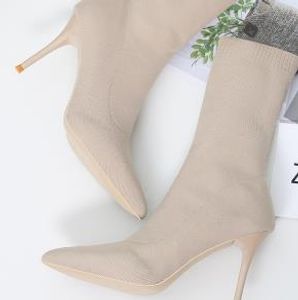 Ontwerper-el laarzen slip-on puntige tenen pompen beige zwarte zachte bovenste bootie voor dames Alle matchen schoenen ZY272