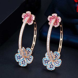 Designer Elegant Micro Pave Blue Red CZ Light Gold Color Big Round Flower Hoop Oorbellen voor Dames Sieraden Gift CZ810 210714