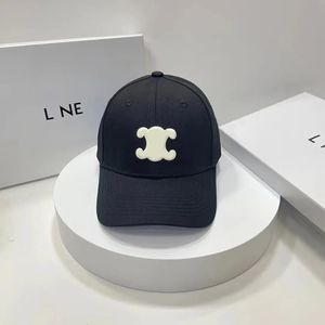 Ontwerper geborduurde baseball cap vrouwelijke zomer casual honderd nemen zonbeschermingshoed