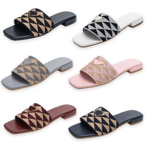 Diseñador Bordado de tela bordada Deslizaciones Sandalias de tobogán metálicos Mulas de bordado Mujeres Flip de tacón bajo P Casual P Sandal de verano Tacones de goma S5775 S5775