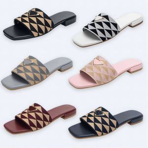 Designer Broidered Fabric Slides Pantoufles Sandales de glissière métallique MULES FEMMES FEMMES LOBILES THEEL Low