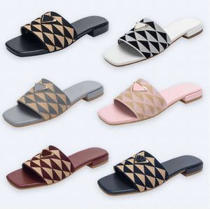 Diseñador Bordado de tela bordada Deslizadores Sandalias de tobogán metálicos Mulas Bordado Mujeres Flip de tacón bajo Casco P Sandal