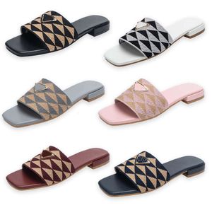 Designer Broidered Fabric Slides Pantoufles Sandales de glissière métallique MULES FEMMES FEMMES LOBILES THEEL BAS