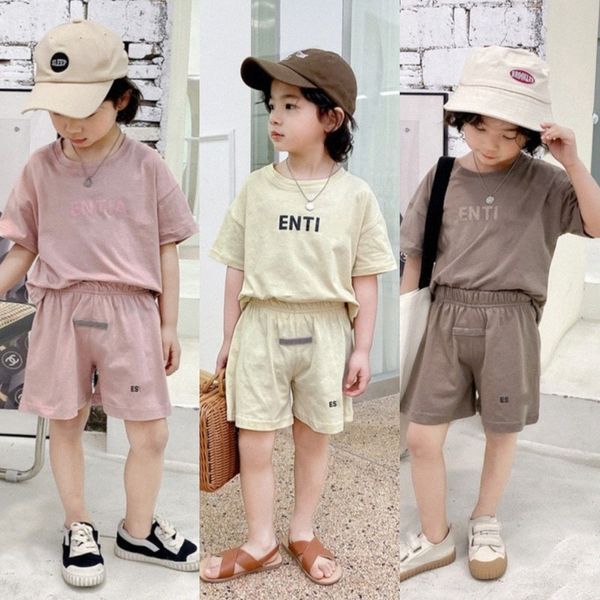 Designer Ess Baby Kids Boys Filles Girls Clothes Essentials Luxury Tshirts Shorts Tracksuit Children Youth Tenues Short Shirt SP E6TR #