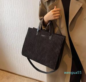 Designer-sacs de soirée mode femmes sac à bandoulière hiver velours côtelé fourre-tout décontracté grande capacité bandoulière femme Shopping sac à main sac à main 2023