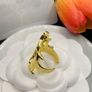 Designer Extravagant Brand Letter Band anneaux Gold plaqué en acier inoxydable Open Ring Fashion Femmes Men Turquoise Crystal Metal Bijoux VR-99999