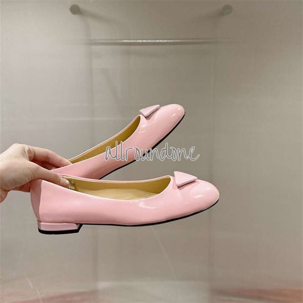 Designer Chaussures de marque célèbres Chaussures pour femmes professionnelles Chaussures de mariage pour femmes chaussures de luxe Chaussures basse talon ballet appartements d'été blanc rose noire sandales