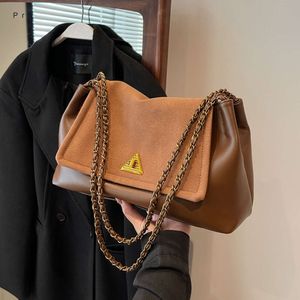 Riñoneras de diseñador de gama alta y de alta capacidad, bolso de mano con cadena para las axilas, nuevo bolso de hombro portátil de invierno para mujer