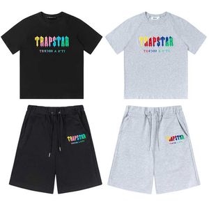 Designer Fashion Clothing Tees Tshirt American Trendy Brand Trapstar Rainbow Gradient Towel Brodé Short à manches courtes Ensemble de coton lâche pour hommes Womens Summe