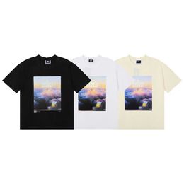 Designer Fashion Clothing Tees Tshirts Kith Store Exclusif Tom Fabia Cloud Sea Print T-shirt à manches courtes en pur coton à double fil pour hommes et femmes en coton Streetwear