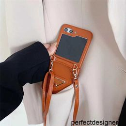 Designer Fashion Crossbodybody Luxury Le cuir longe de lanière Cois de téléphone portable pour Samsung Galaxy Z Flip 5 4 3 Z Flip 3 5G ZFLIP4 Couverture de téléphone professionnel à l'épreuve de choc CAPA 8002376