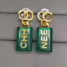 Diseñador Fashion Dangle Chandelier Pendientes Gold Green Acrílico Pendientes Pendientes de boda para mujeres Joyería de regalo de alta calidad con caja
