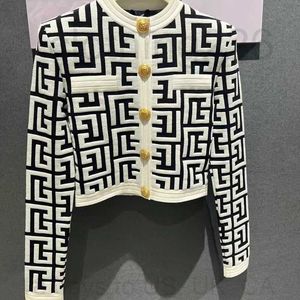 designer modeontwerper truien geometrische patronen Medusa zoet elegant vest met lange mouwen, enkele rij knopen, contrasterende kleur, zacht gebreid